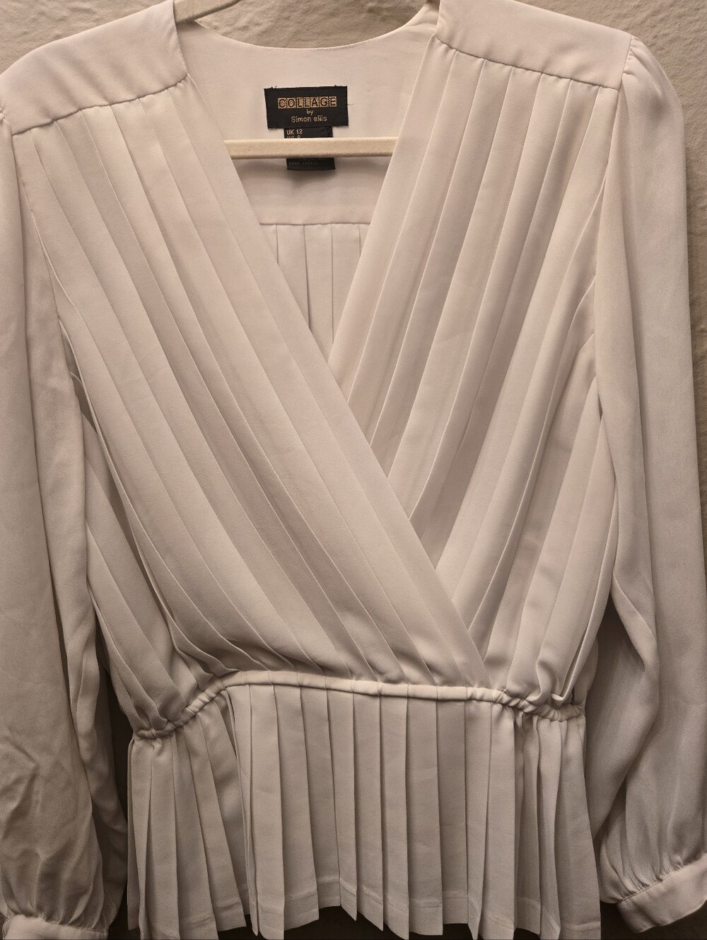 Collage by Simon Ellis Ivory Pleated Surplice Blouse Long Sleeve Wrap Top US 8